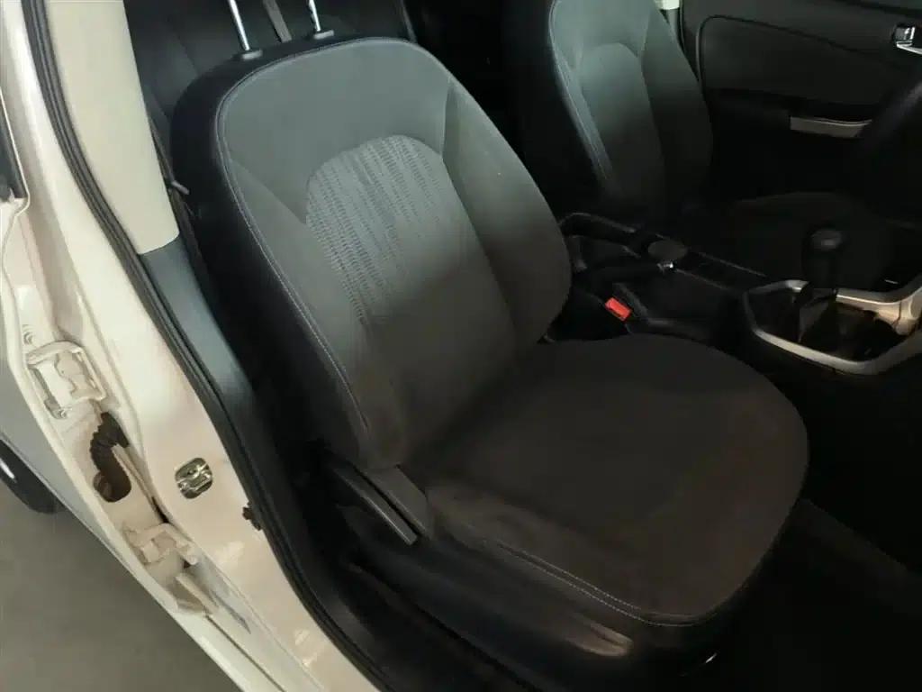Venucia T70 2016 1.6L Manual Smart Edition — миниатюра 25