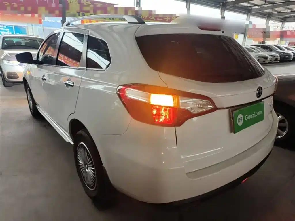 Venucia T70 2016 1.6L Manual Smart Edition — миниатюра 5