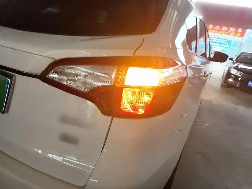 Venucia T70 2016 1.6L Manual Smart Edition — миниатюра 8