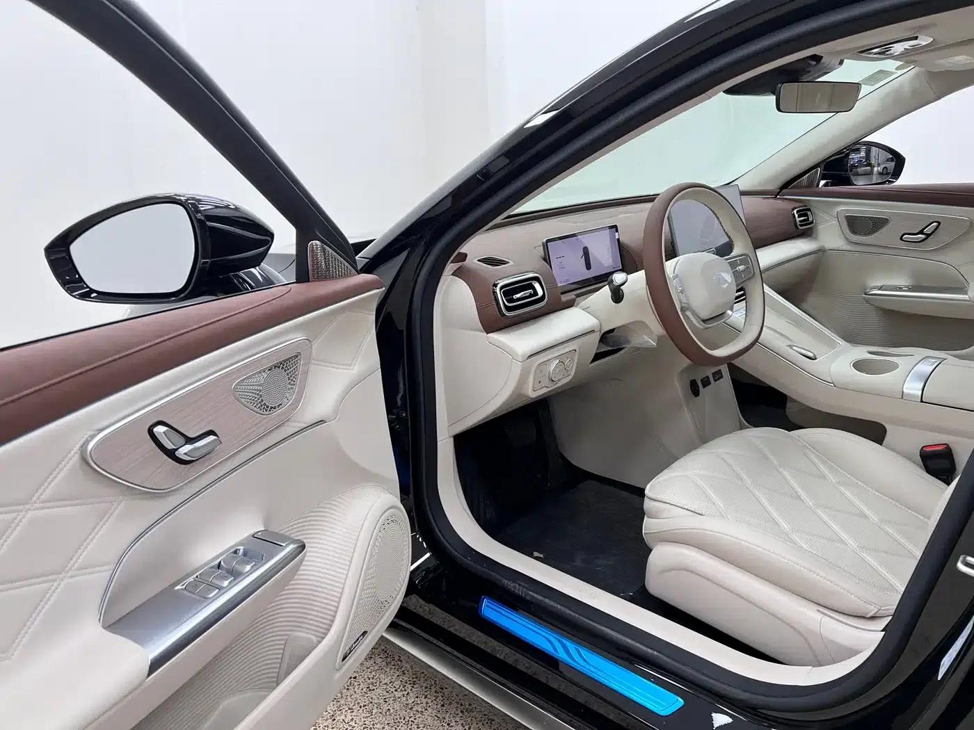 Fengyun A9L 2025 Model 260km Extended Range Luxury Edition — миниатюра 13