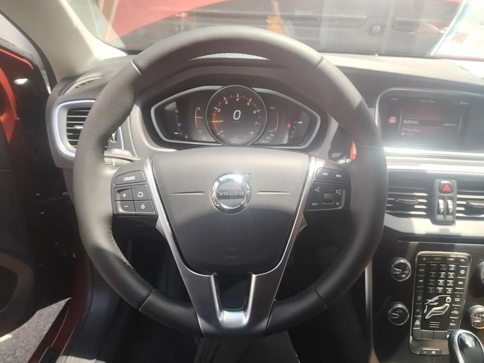 Volvo V40 2018 T3 Zhiyi Edition — миниатюра 14