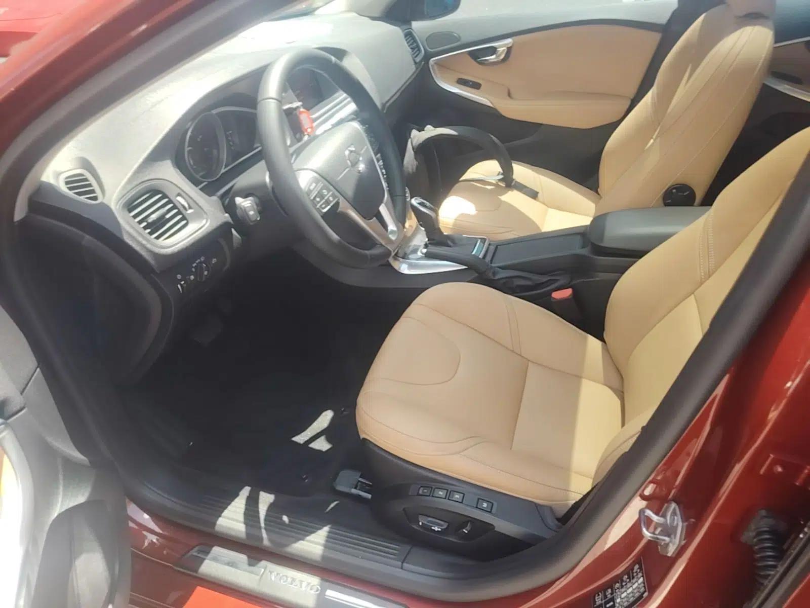 Volvo V40 2018 T3 Zhiyi Edition — миниатюра 18