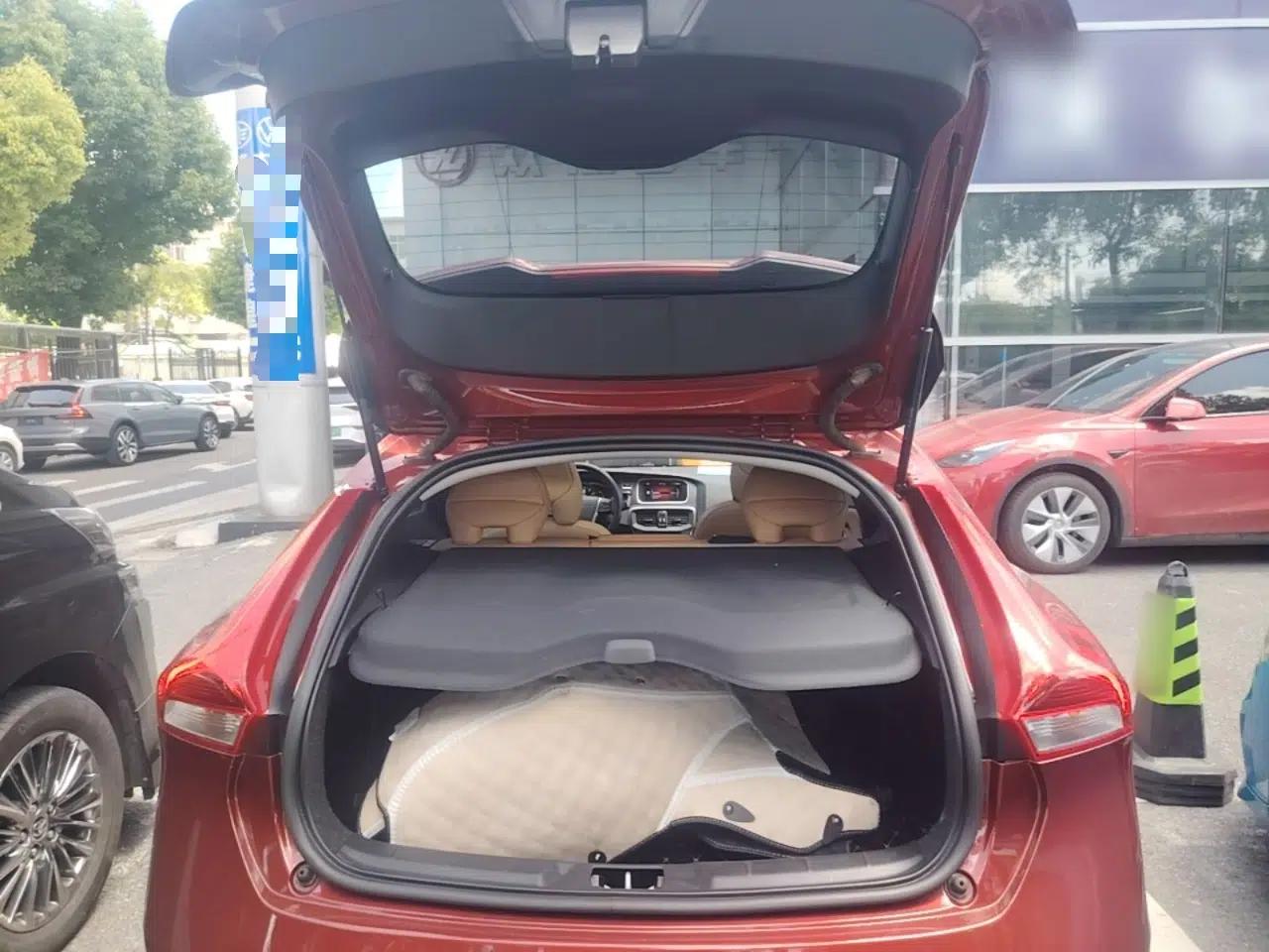 Volvo V40 2018 T3 Zhiyi Edition — миниатюра 22
