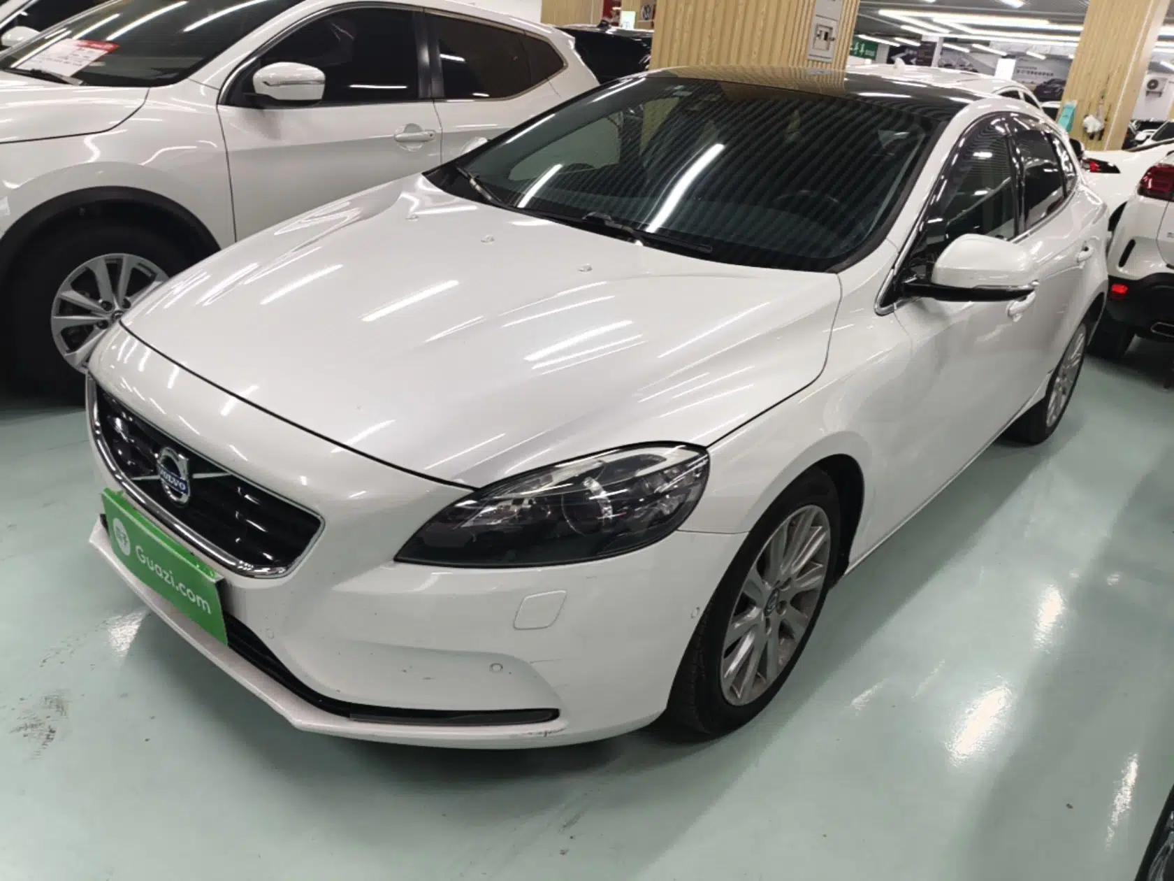 Volvo V40 2014 2.0T Zhiya Edition — миниатюра 1