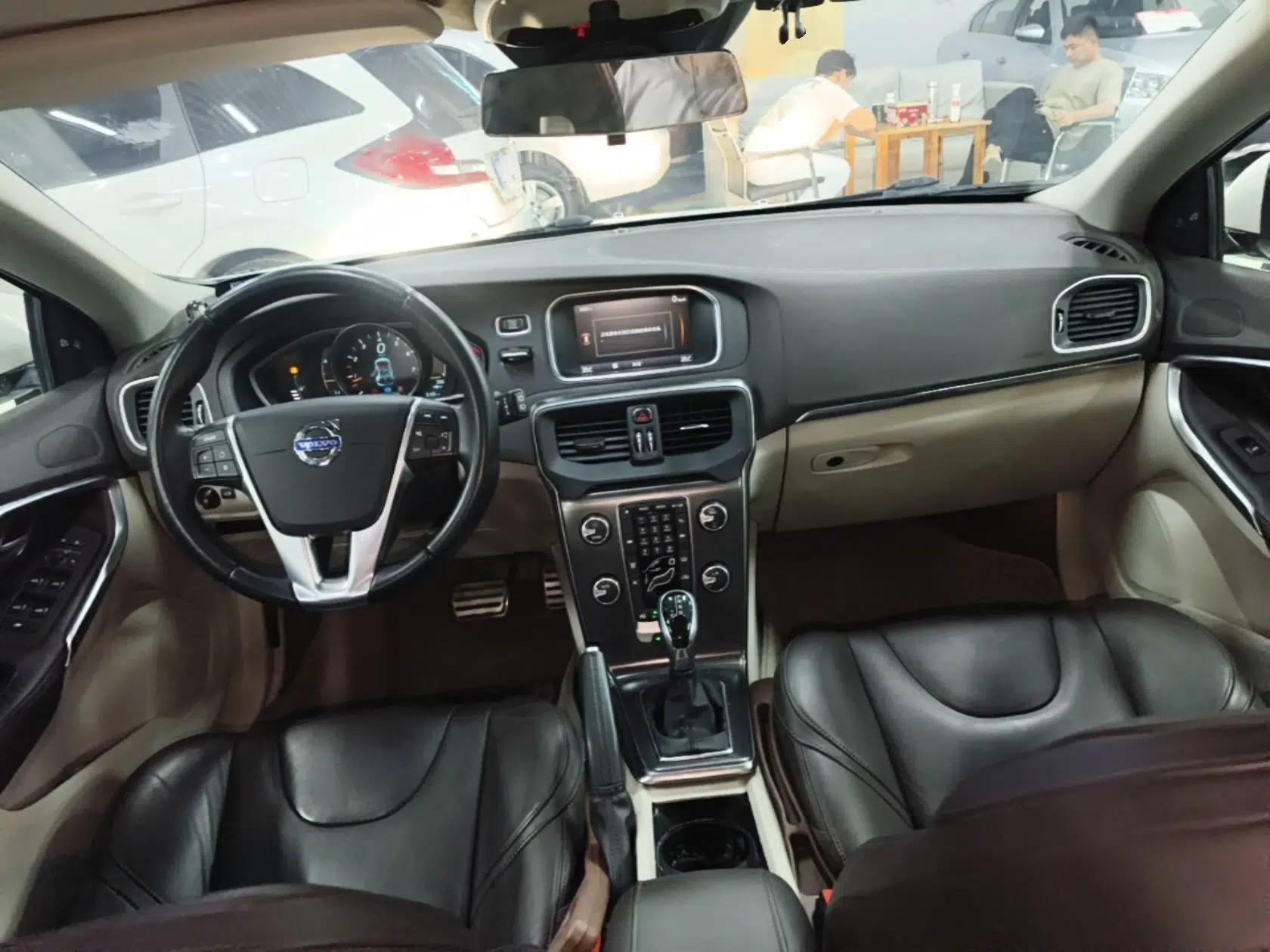 Volvo V40 2014 2.0T Zhiya Edition — миниатюра 13