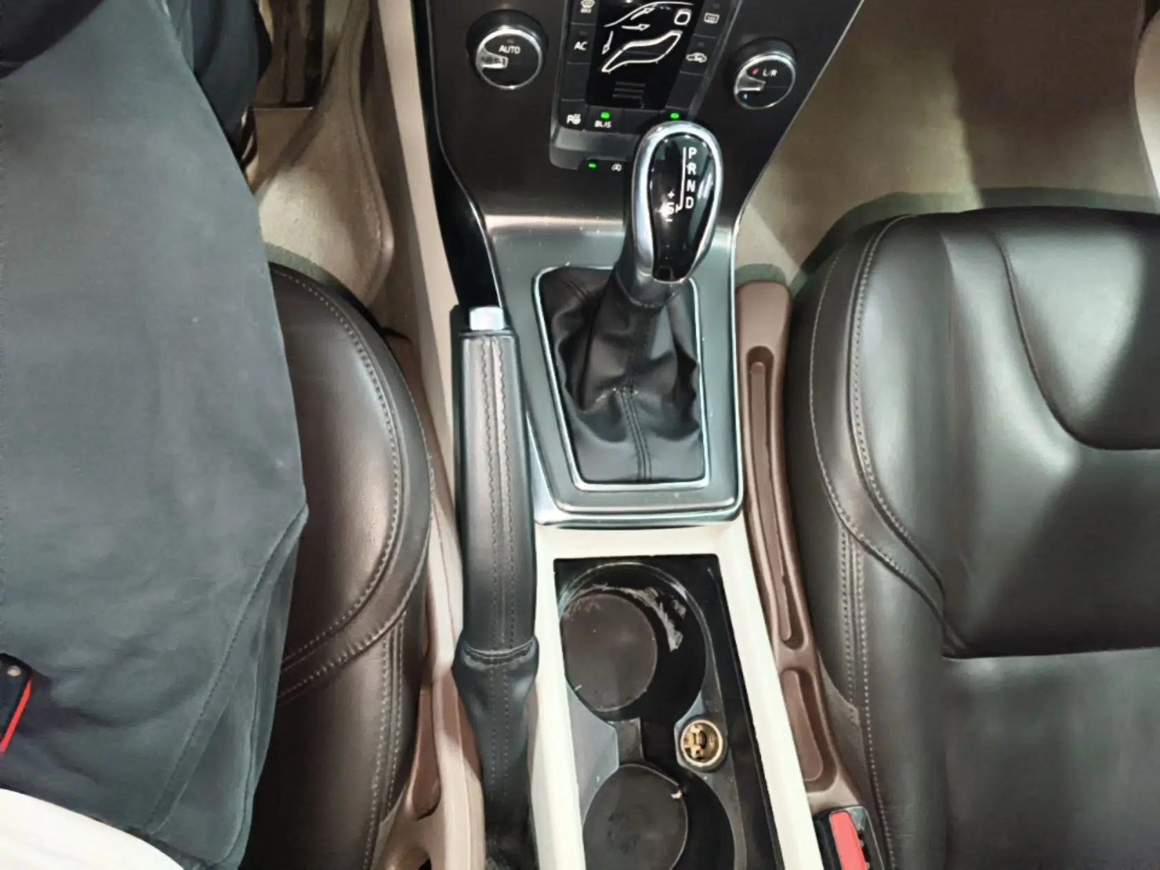 Volvo V40 2014 2.0T Zhiya Edition — миниатюра 17