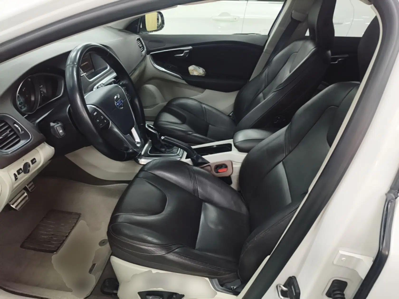 Volvo V40 2014 2.0T Zhiya Edition — миниатюра 18