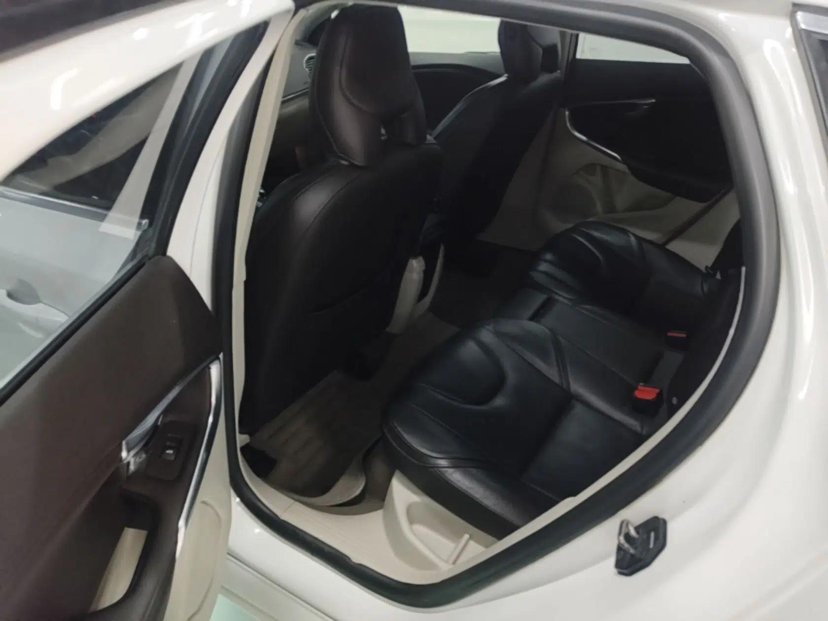 Volvo V40 2014 2.0T Zhiya Edition — миниатюра 20