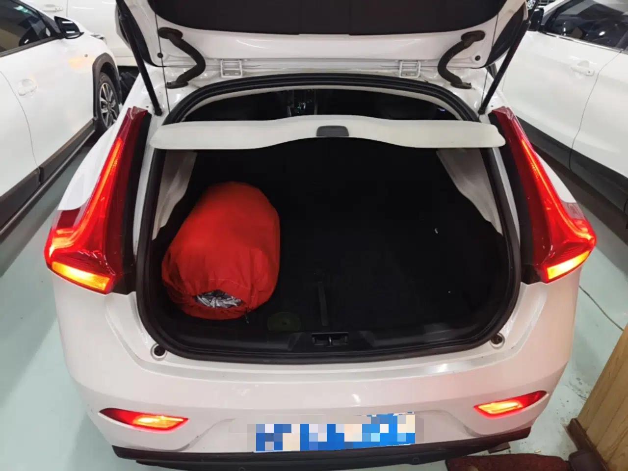 Volvo V40 2014 2.0T Zhiya Edition — миниатюра 22