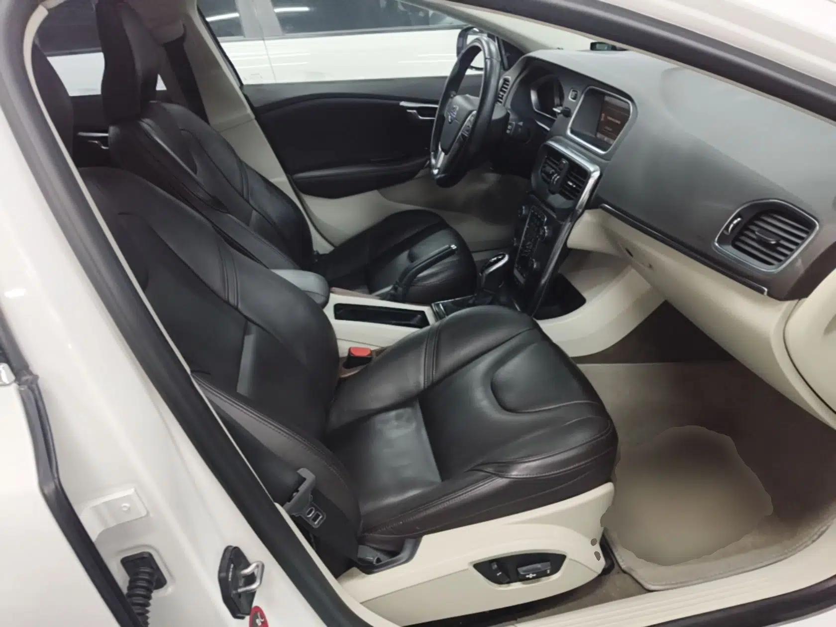 Volvo V40 2014 2.0T Zhiya Edition — миниатюра 23