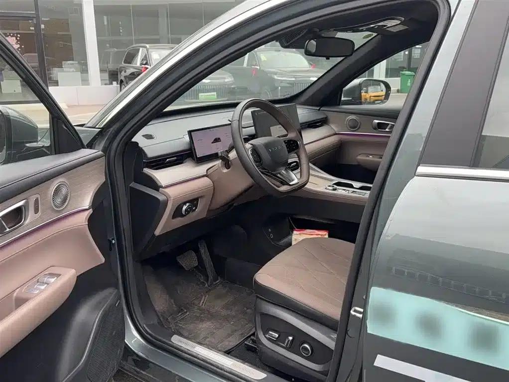 Fengyun T8 2025 1.5T 130km Premium Edition 5-seater — миниатюра 12