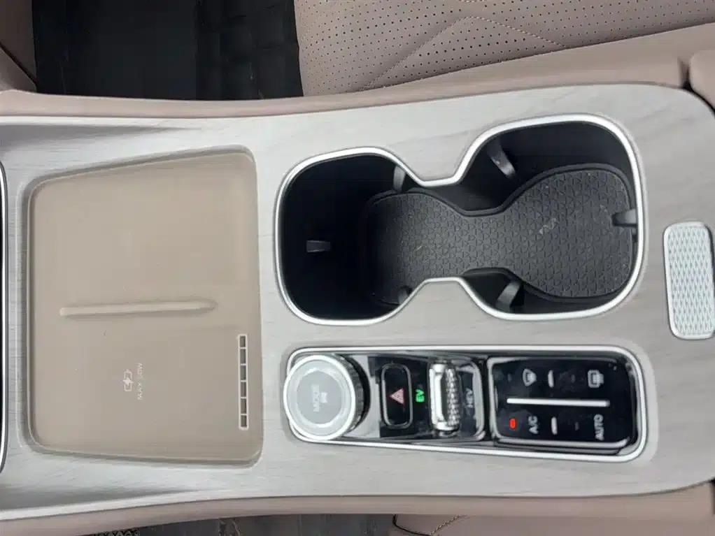 Fengyun T8 2025 1.5T 130km Premium Edition 5-seater — миниатюра 17