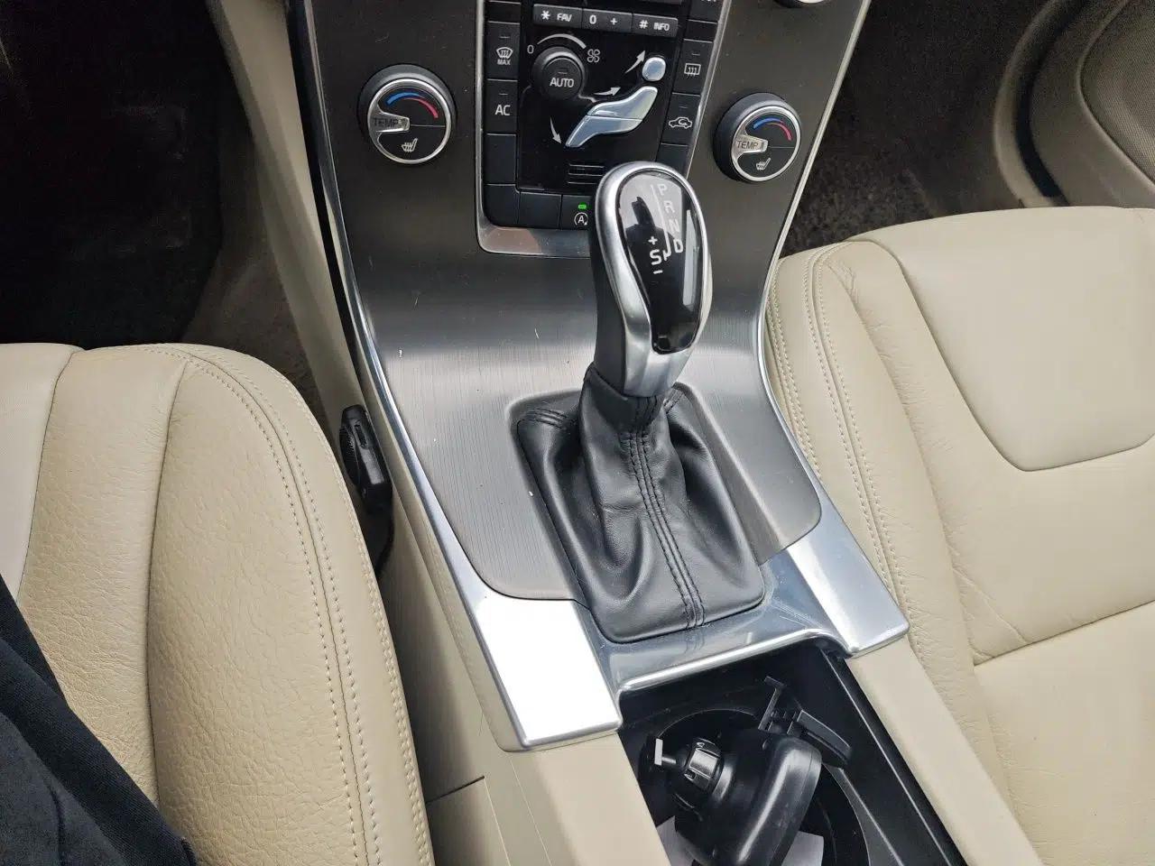 Volvo V60 2014 T5 Zhiyi Edition — миниатюра 15