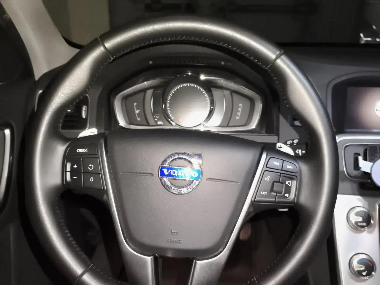 Volvo V60 2017 T5 Zhiya Edition China V Standard — миниатюра 11