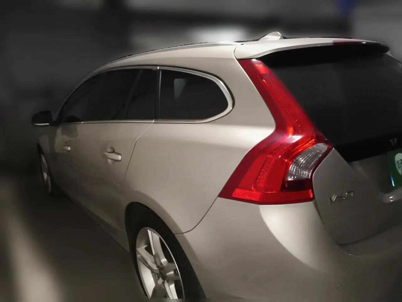 Volvo V60 2017 T5 Zhiya Edition China V Standard — миниатюра 4