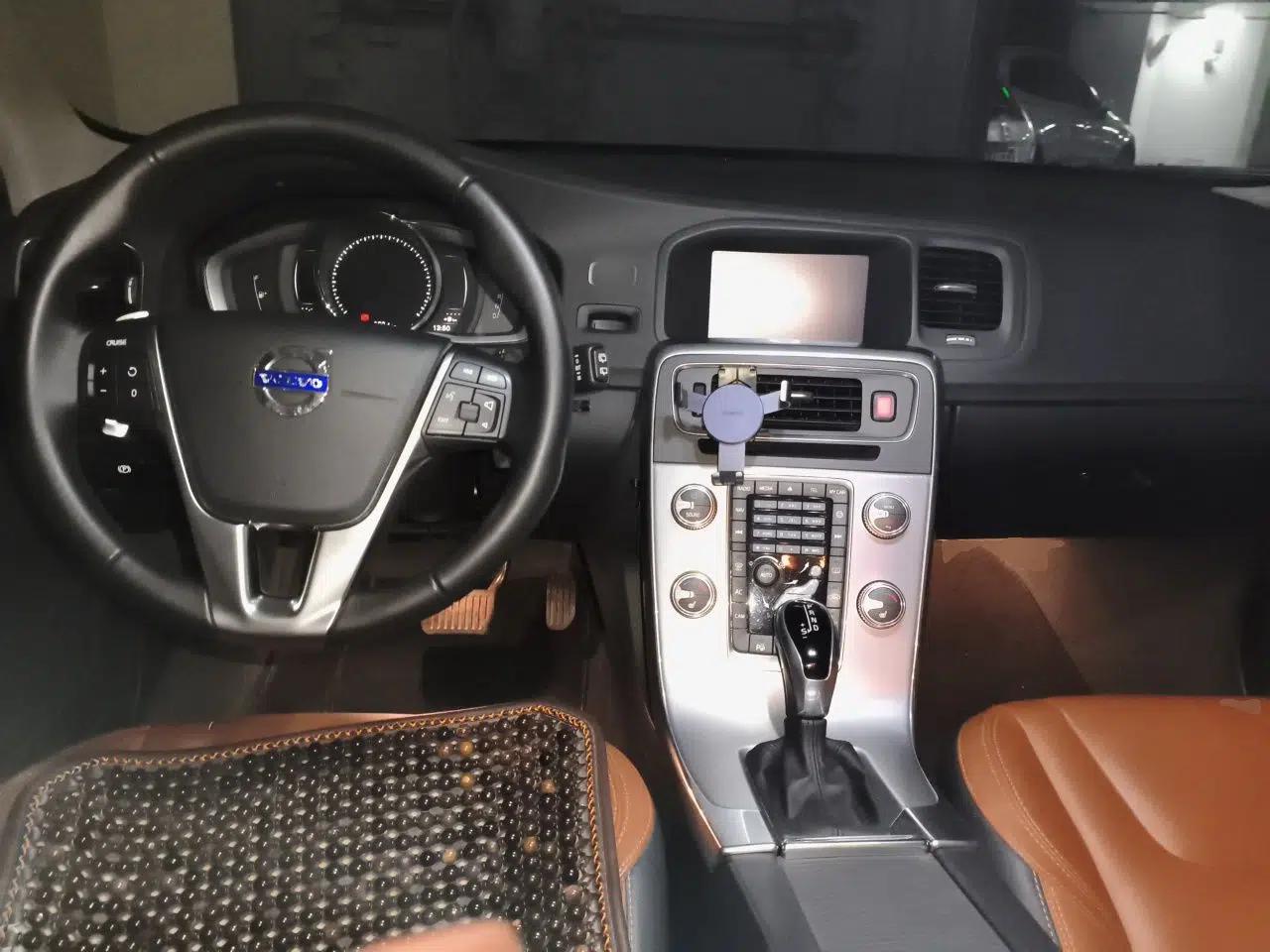 Volvo V60 2017 T5 Zhiya Edition China V Standard — миниатюра 10