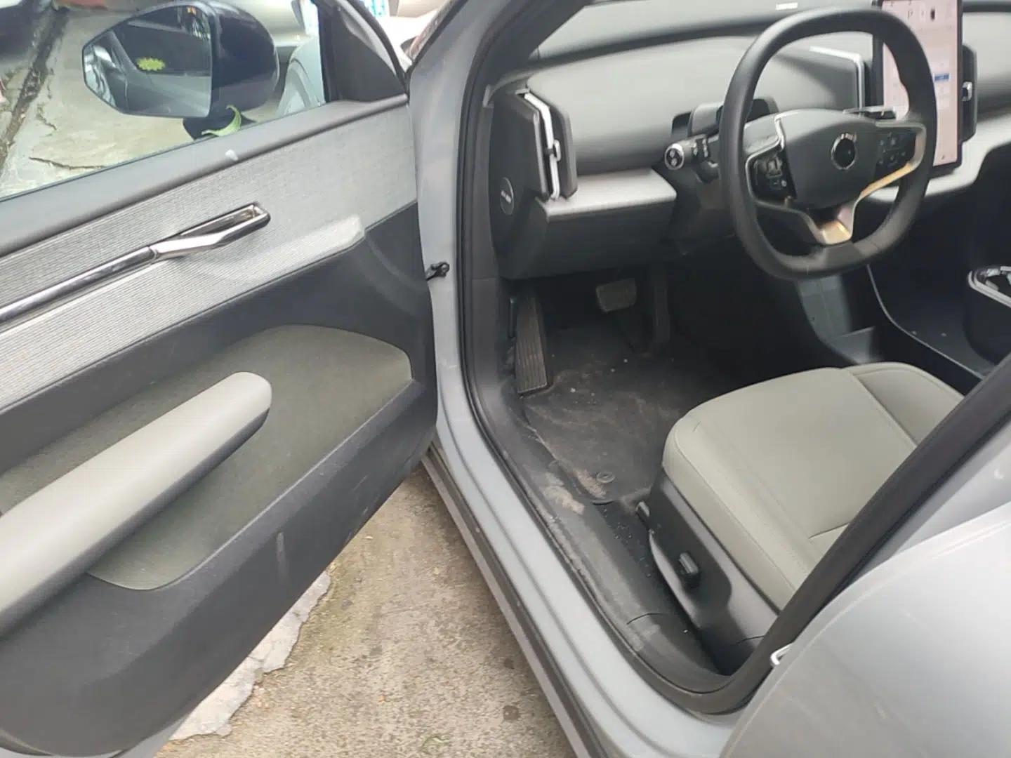 Volvo EX30 2025 Rear-Drive Long-Range Version Ultra — миниатюра 19