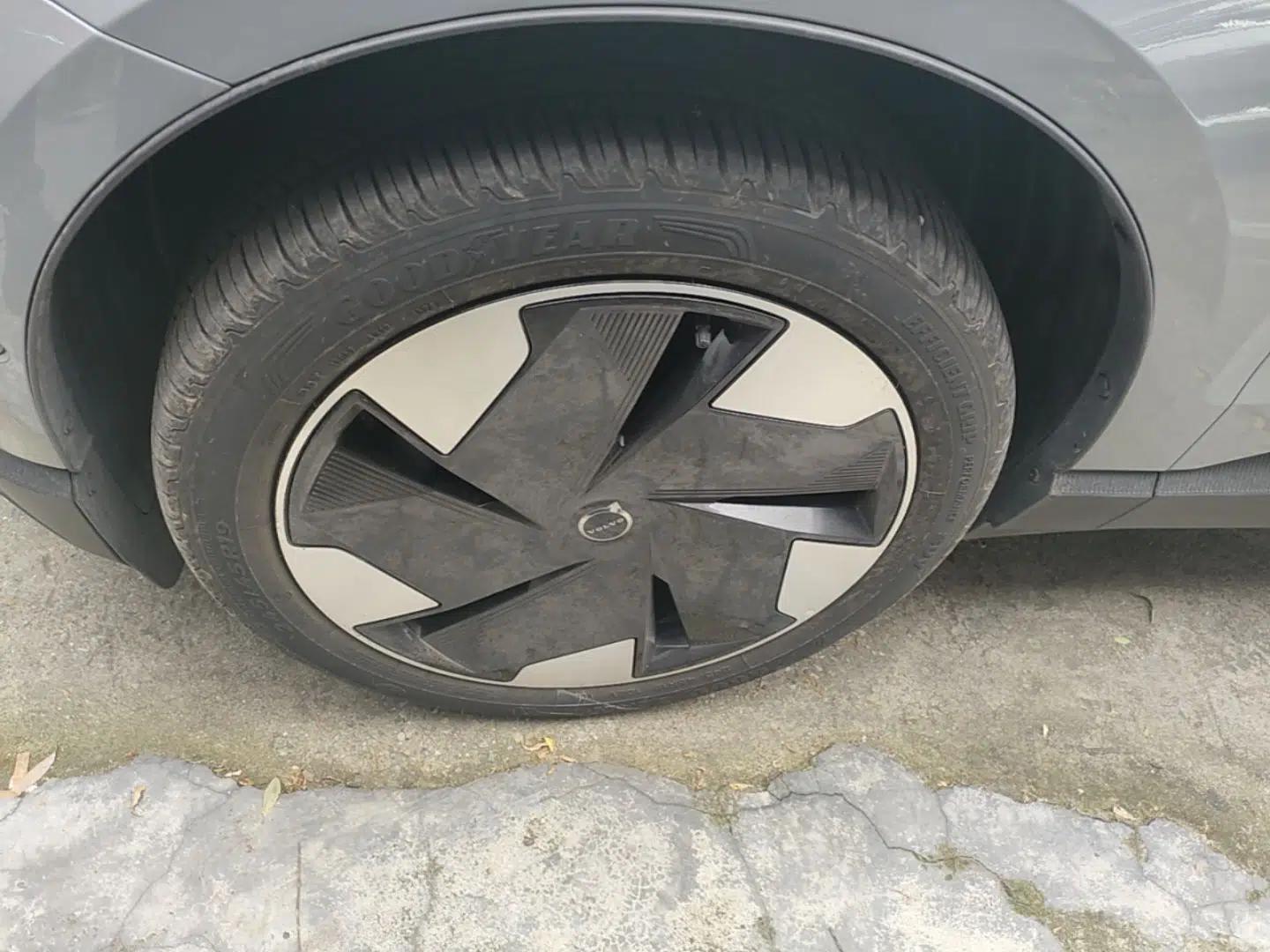 Volvo EX30 2025 Rear-Drive Long-Range Version Ultra — миниатюра 8