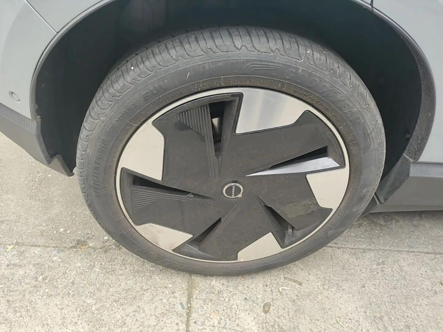 Volvo EX30 2025 Rear-Drive Long-Range Version Ultra — миниатюра 10