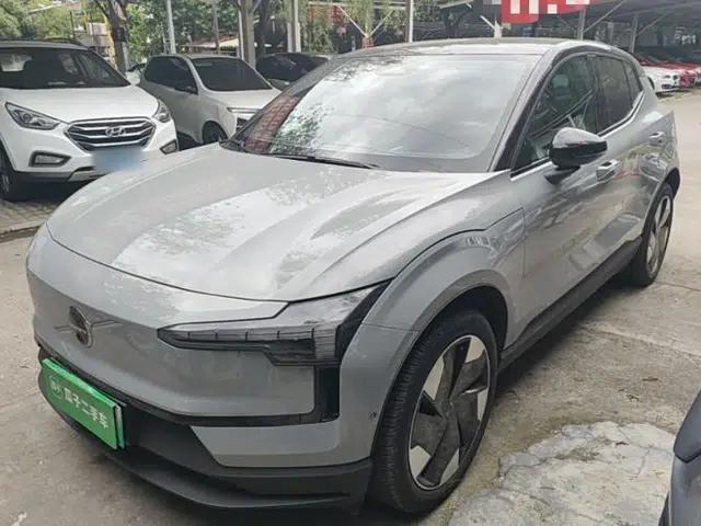Volvo EX30 2025 Rear-Drive Long-Range Version Ultra