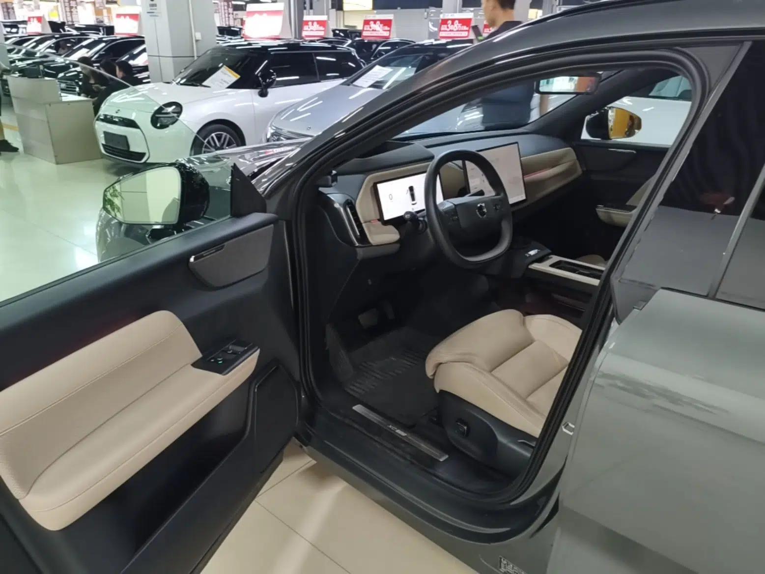 Volvo XC70 Plug-in Hybrid 2026 Model Four-Wheel Drive Long-Range Ultra — миниатюра 18