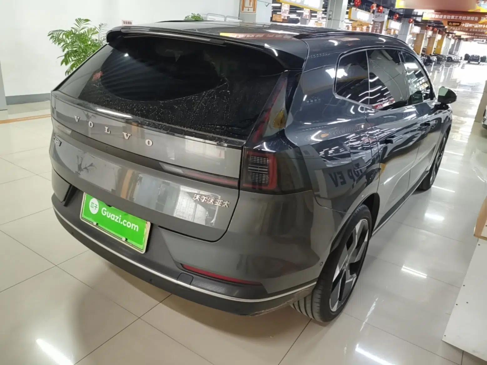 Volvo XC70 Plug-in Hybrid 2026 Model Four-Wheel Drive Long-Range Ultra — миниатюра 4