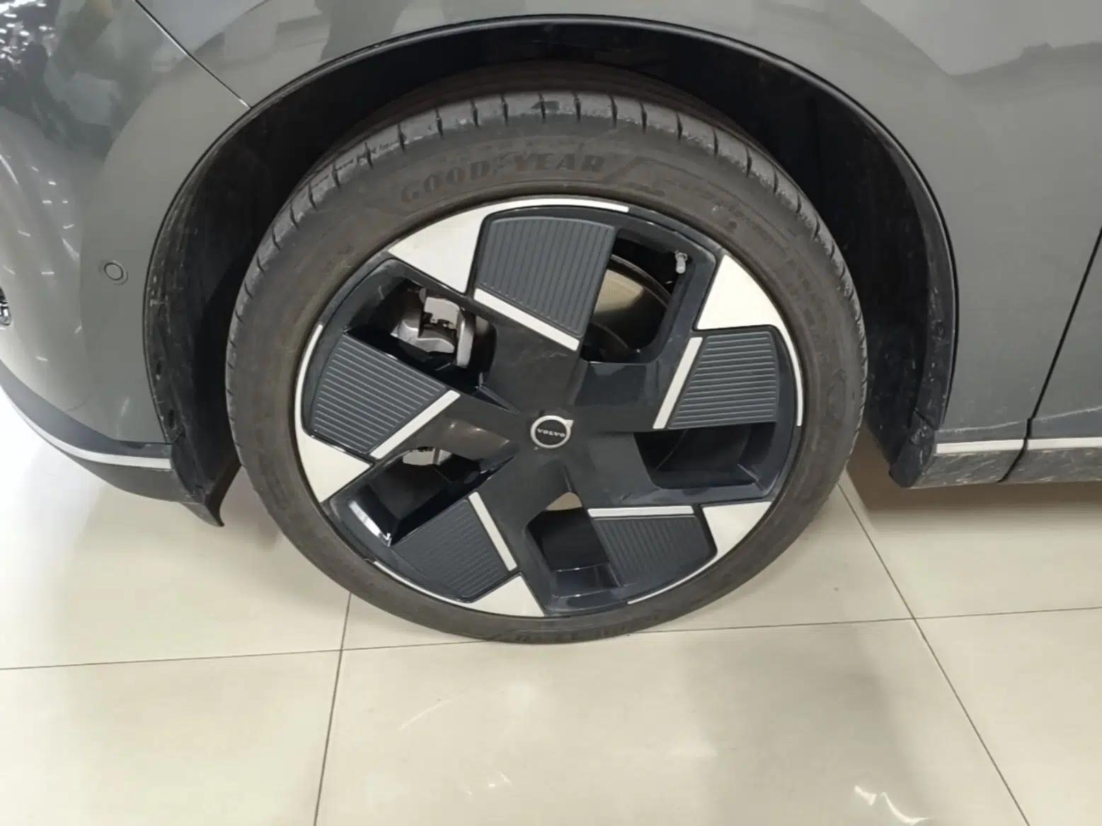 Volvo XC70 Plug-in Hybrid 2026 Model Four-Wheel Drive Long-Range Ultra — миниатюра 9