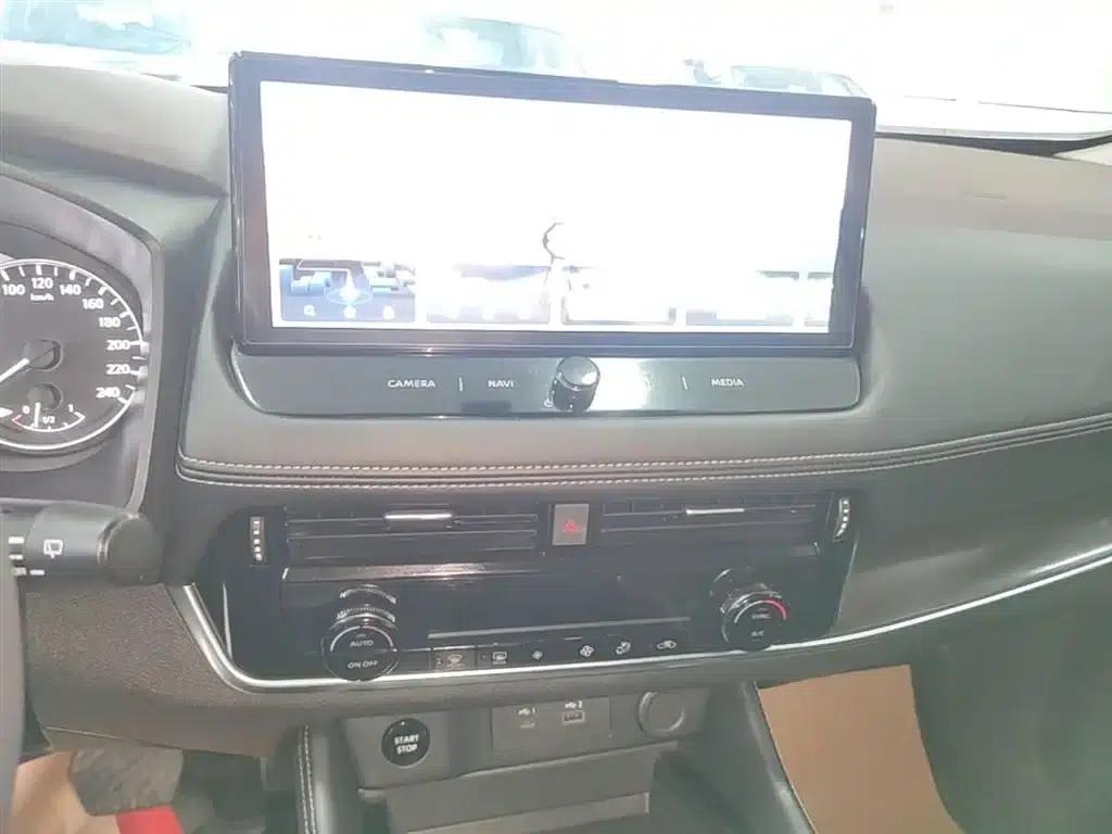 Nissan X-Trail 2023 e-POWER Super Hybrid Dual Motor AWD Luxury Edition — миниатюра 13