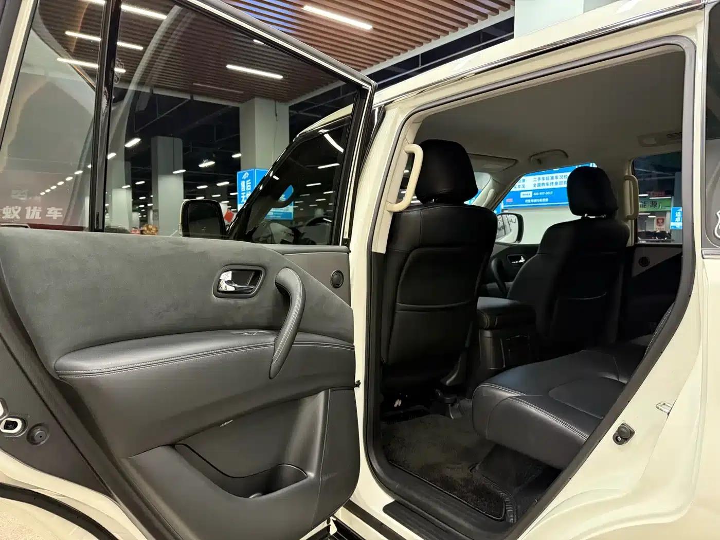 Nissan Patrol 2018 4.0L Leader Edition — миниатюра 11