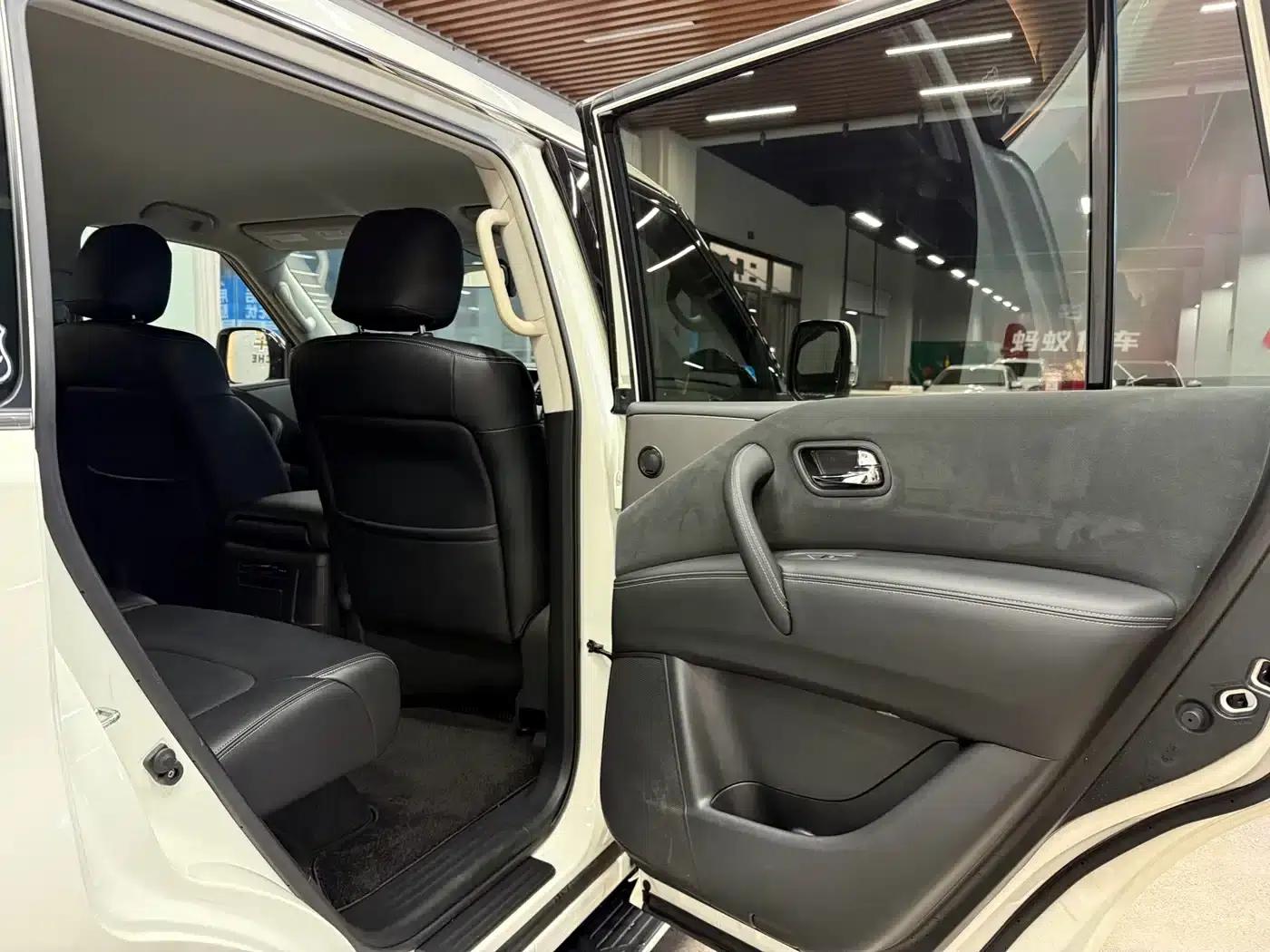 Nissan Patrol 2018 4.0L Leader Edition — миниатюра 12