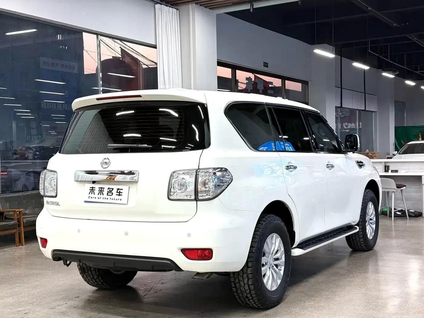 Nissan Patrol 2018 4.0L Leader Edition — миниатюра 16