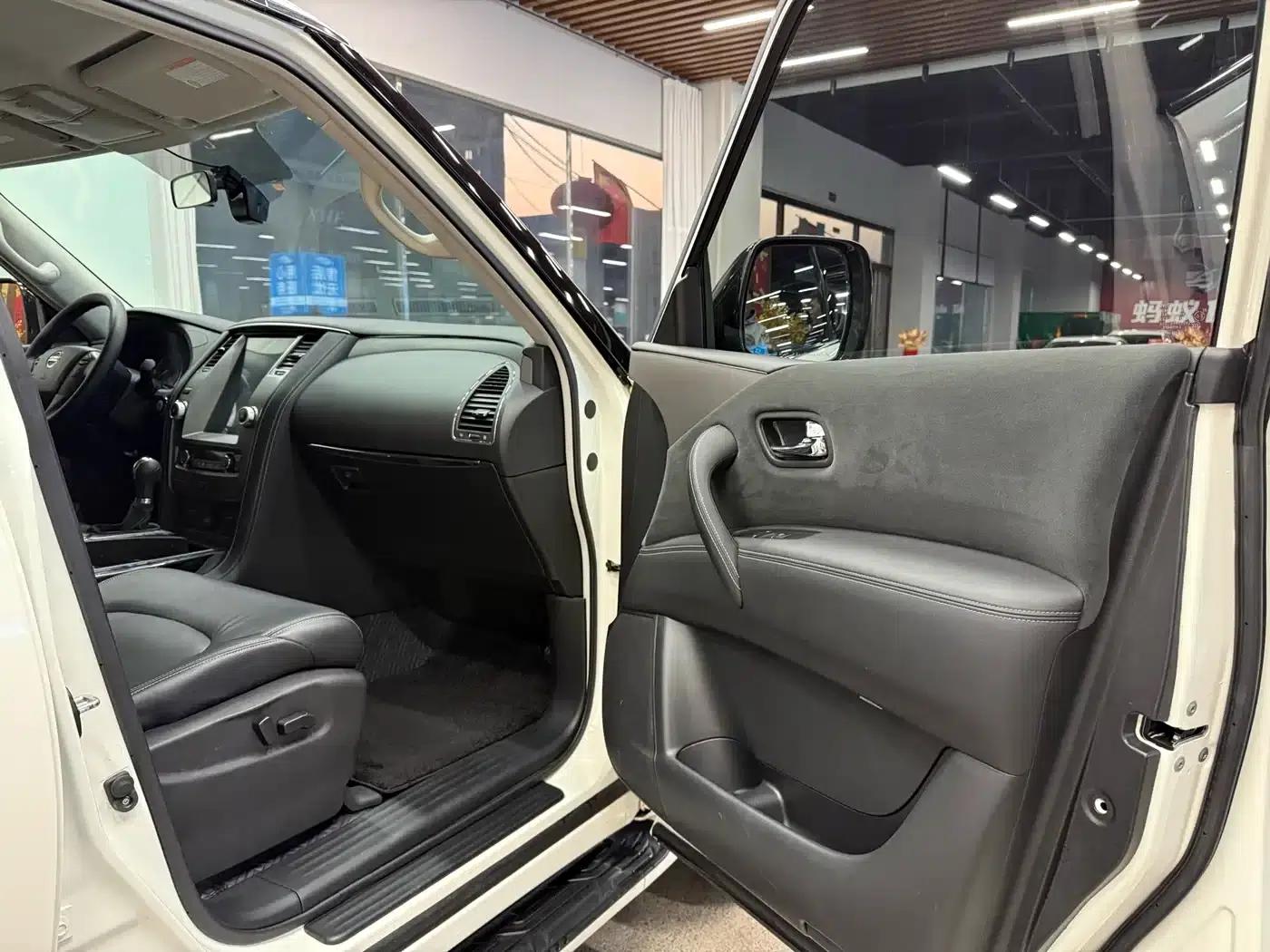 Nissan Patrol 2018 4.0L Leader Edition — миниатюра 7