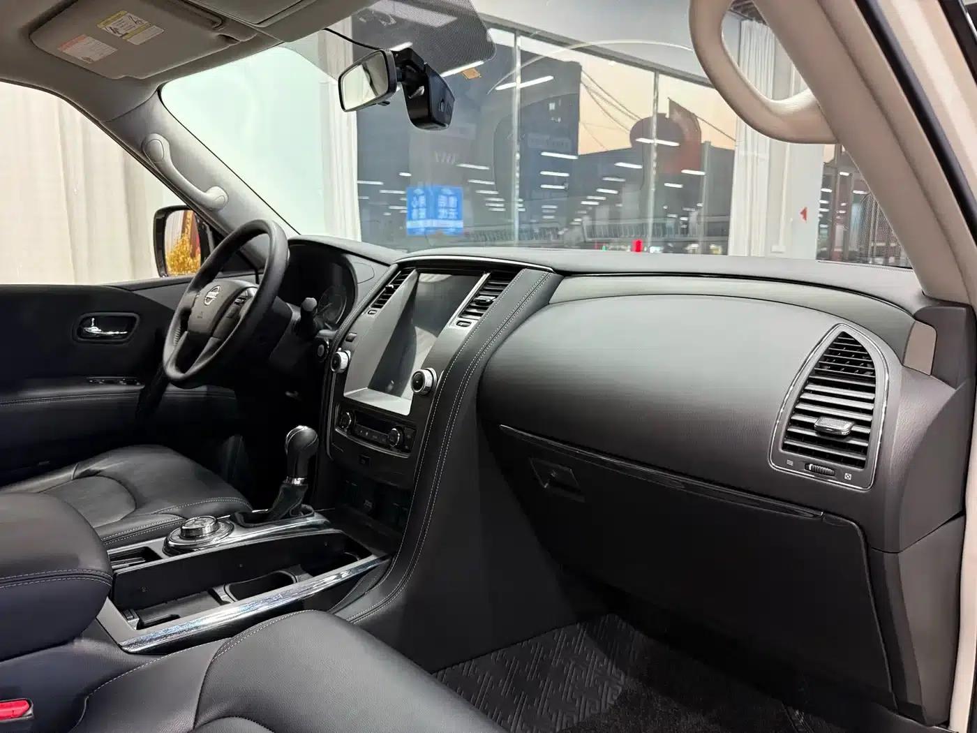 Nissan Patrol 2018 4.0L Leader Edition — миниатюра 8