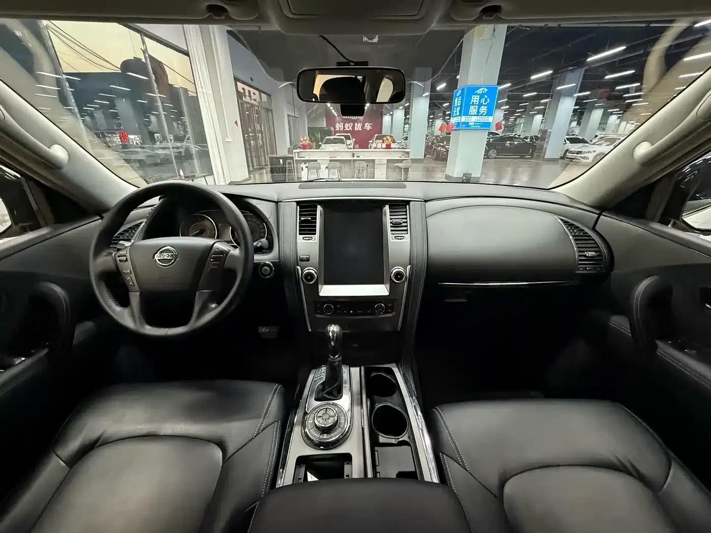 Nissan Patrol 2018 4.0L Leader Edition — миниатюра 10