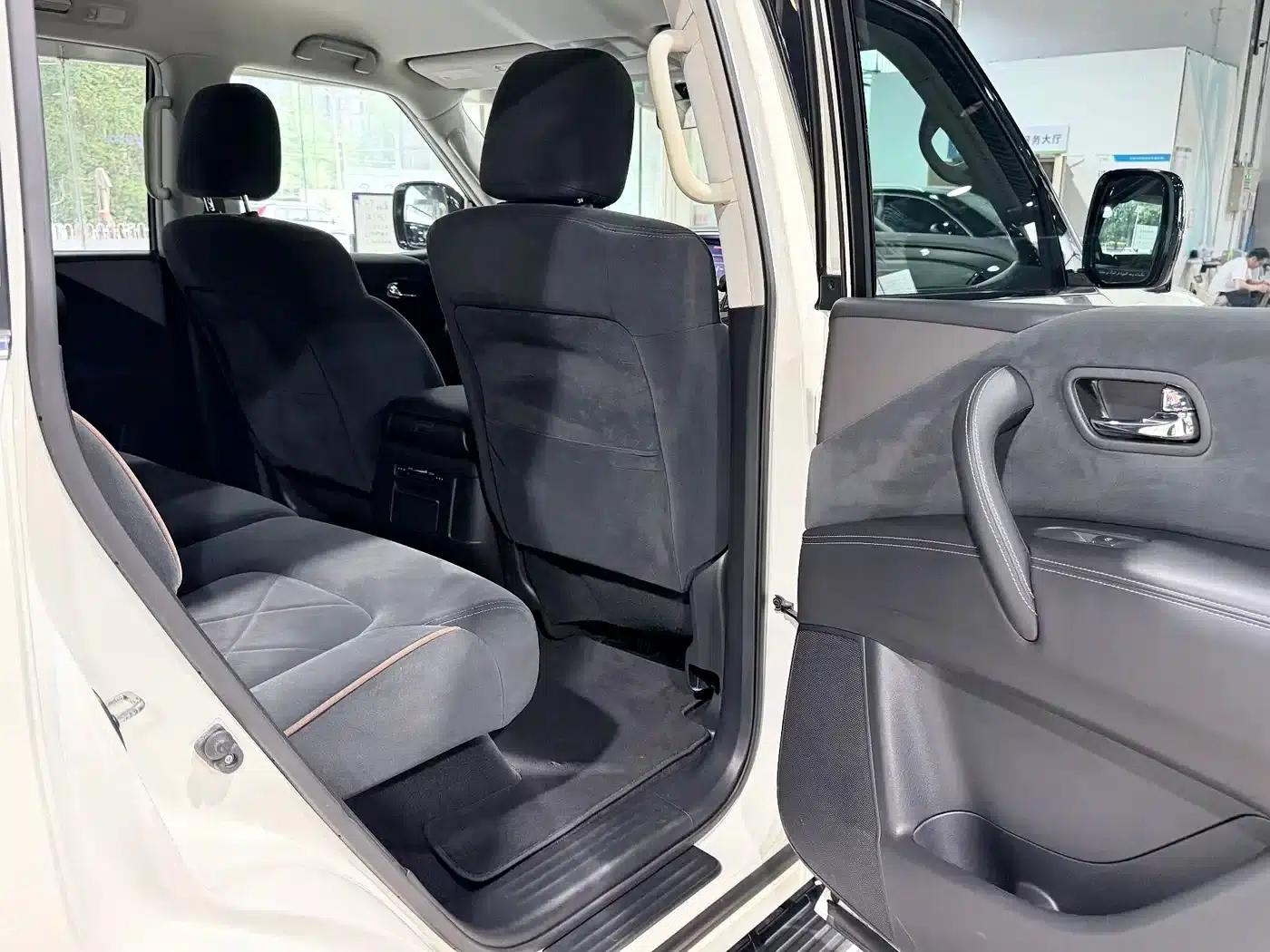 Nissan Patrol 2018 4.0L Leader Edition — миниатюра 12