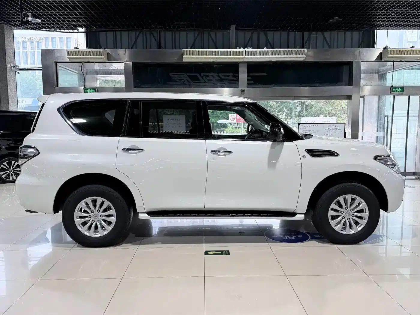 Nissan Patrol 2018 4.0L Leader Edition — миниатюра 14