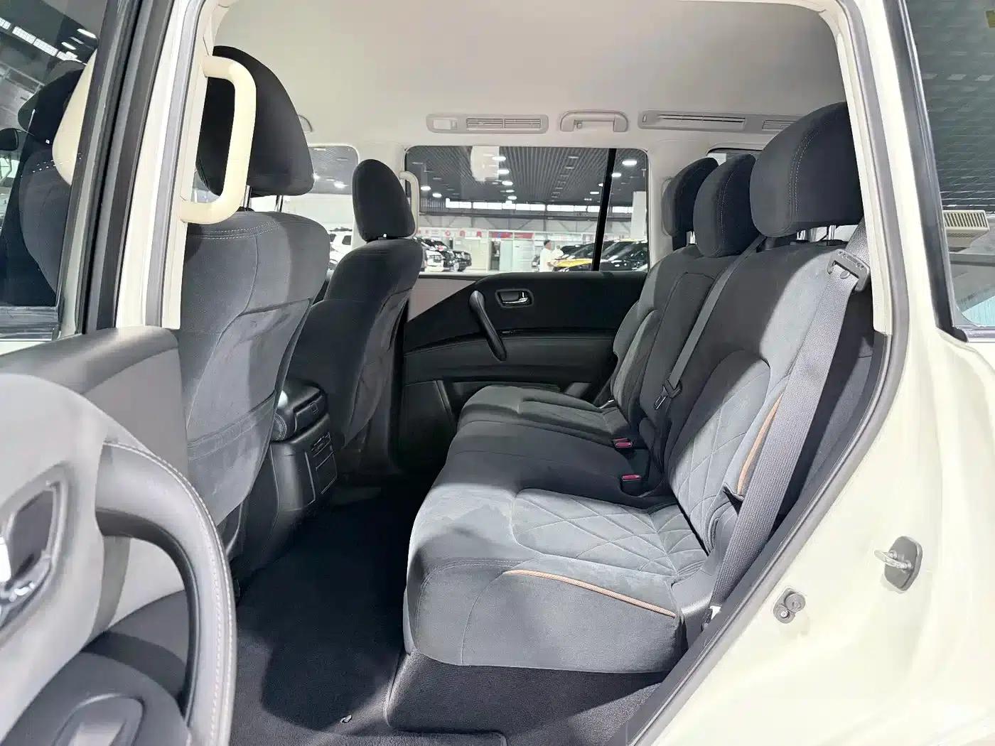 Nissan Patrol 2018 4.0L Leader Edition — миниатюра 8