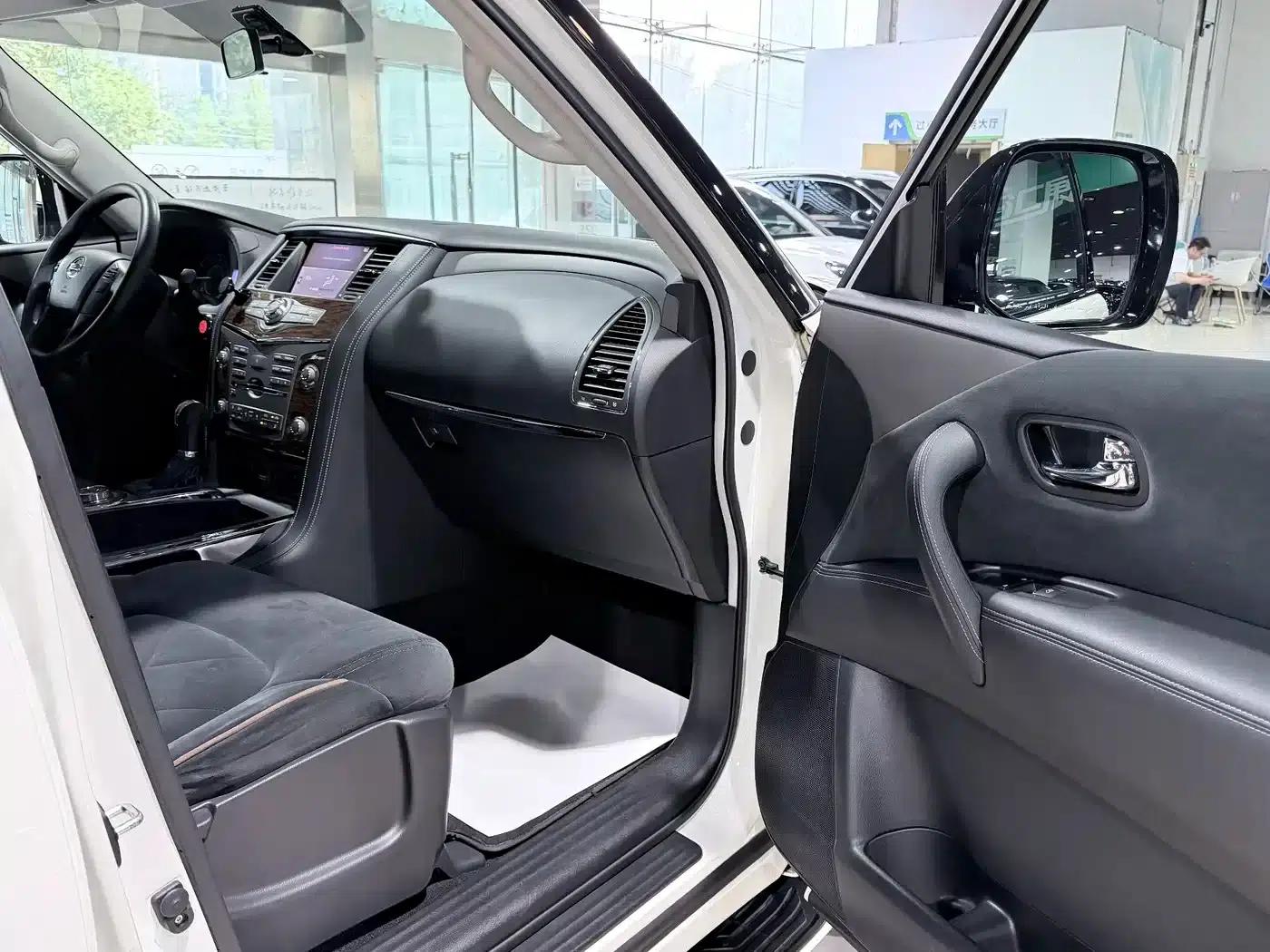 Nissan Patrol 2018 4.0L Leader Edition — миниатюра 10