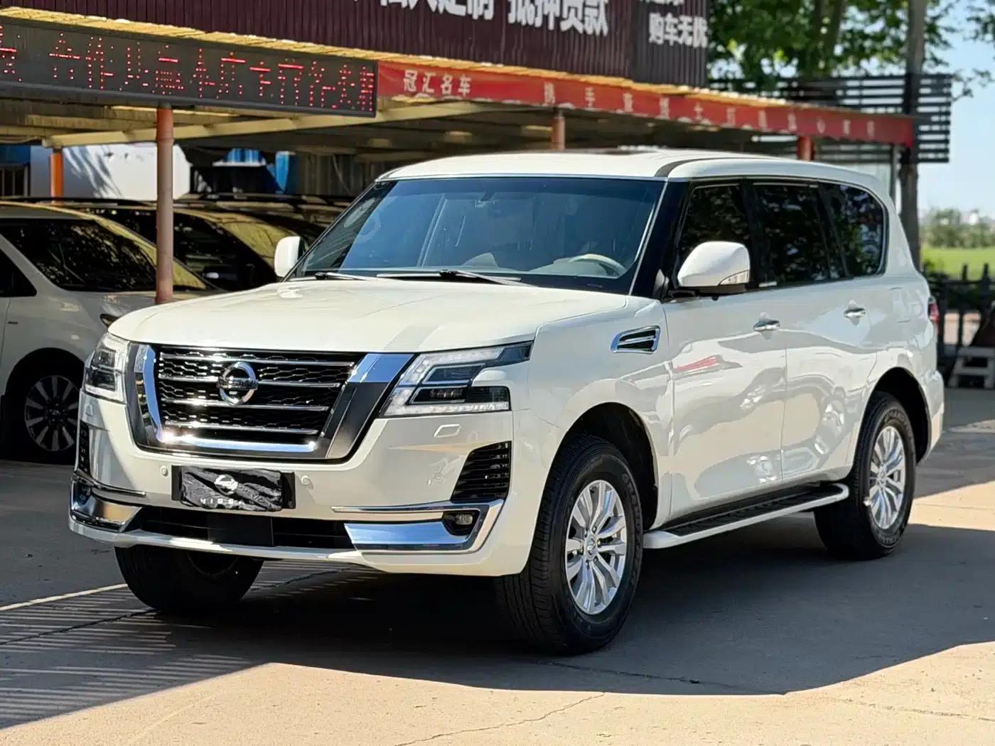 Nissan Patrol 2018 4.0L Platinum Edition — миниатюра 1
