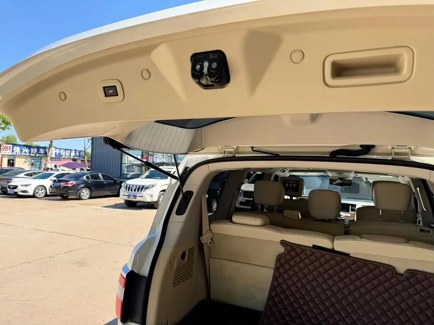 Nissan Patrol 2018 4.0L Platinum Edition — миниатюра 22