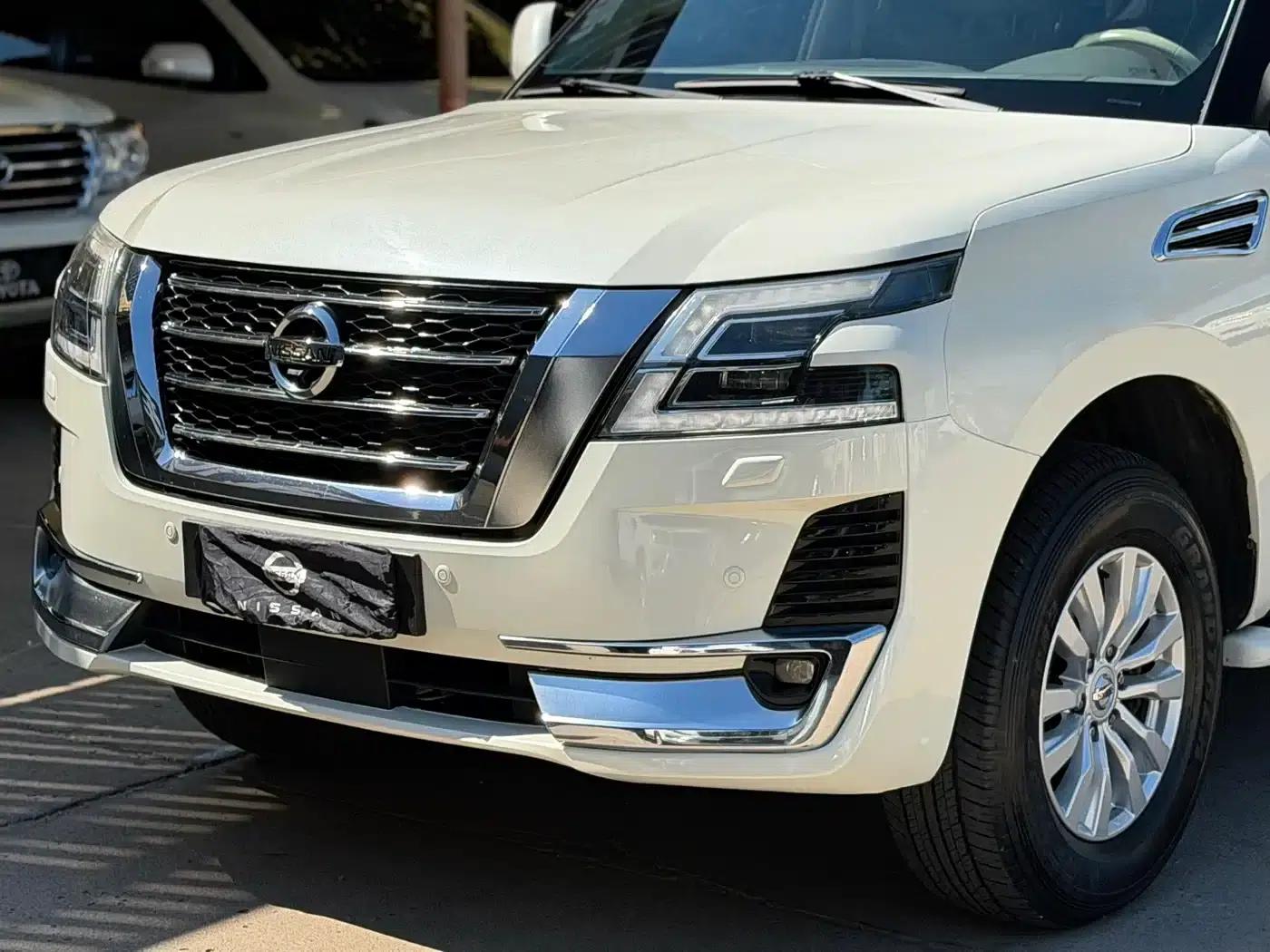 Nissan Patrol 2018 4.0L Platinum Edition — миниатюра 5