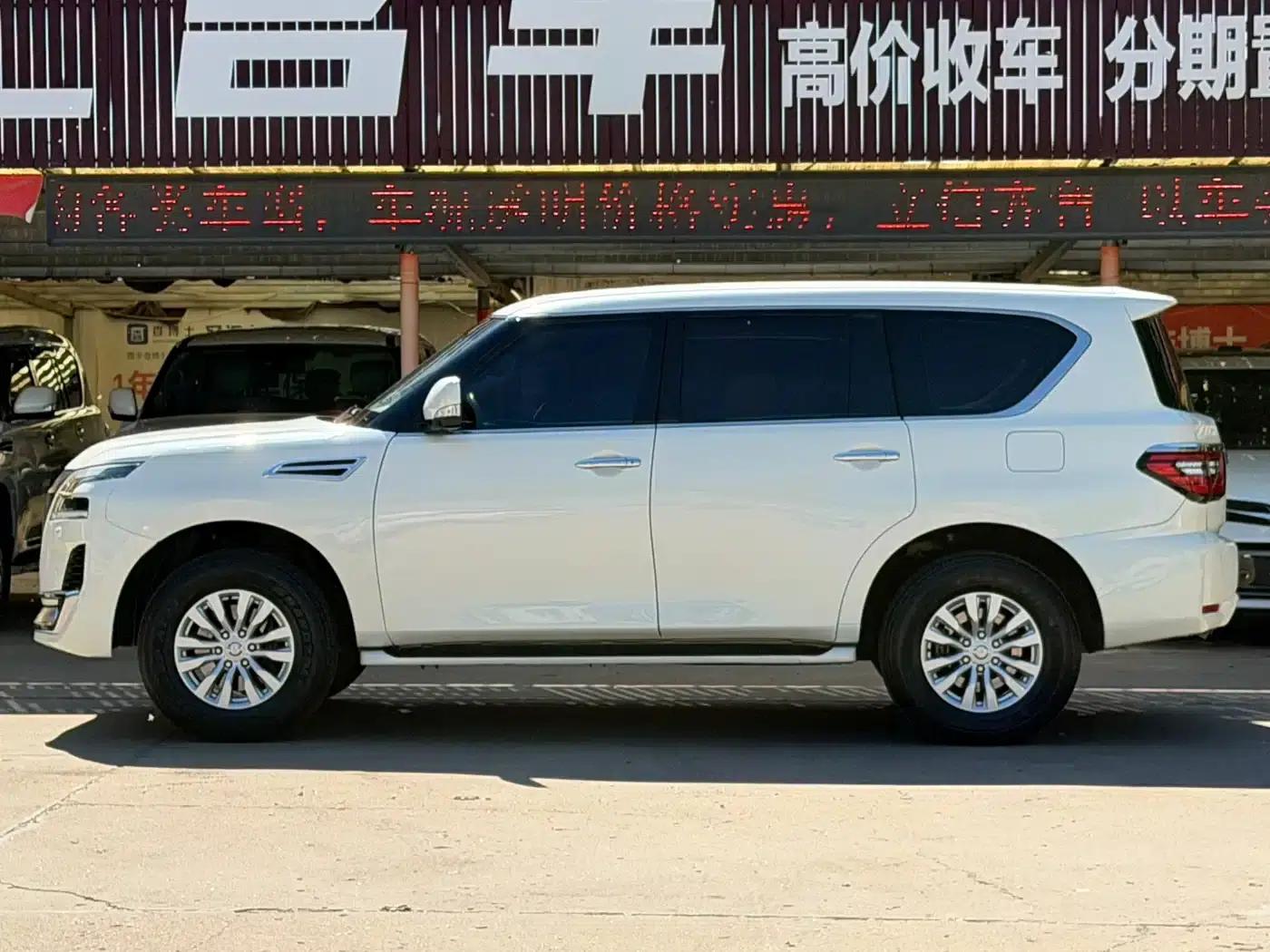 Nissan Patrol 2018 4.0L Platinum Edition — миниатюра 6