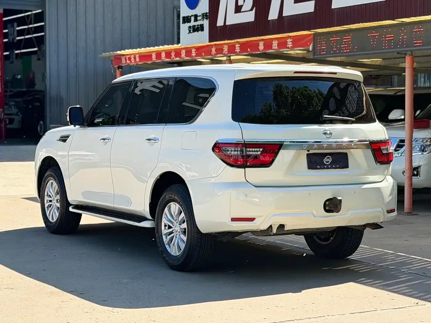 Nissan Patrol 2018 4.0L Platinum Edition — миниатюра 7