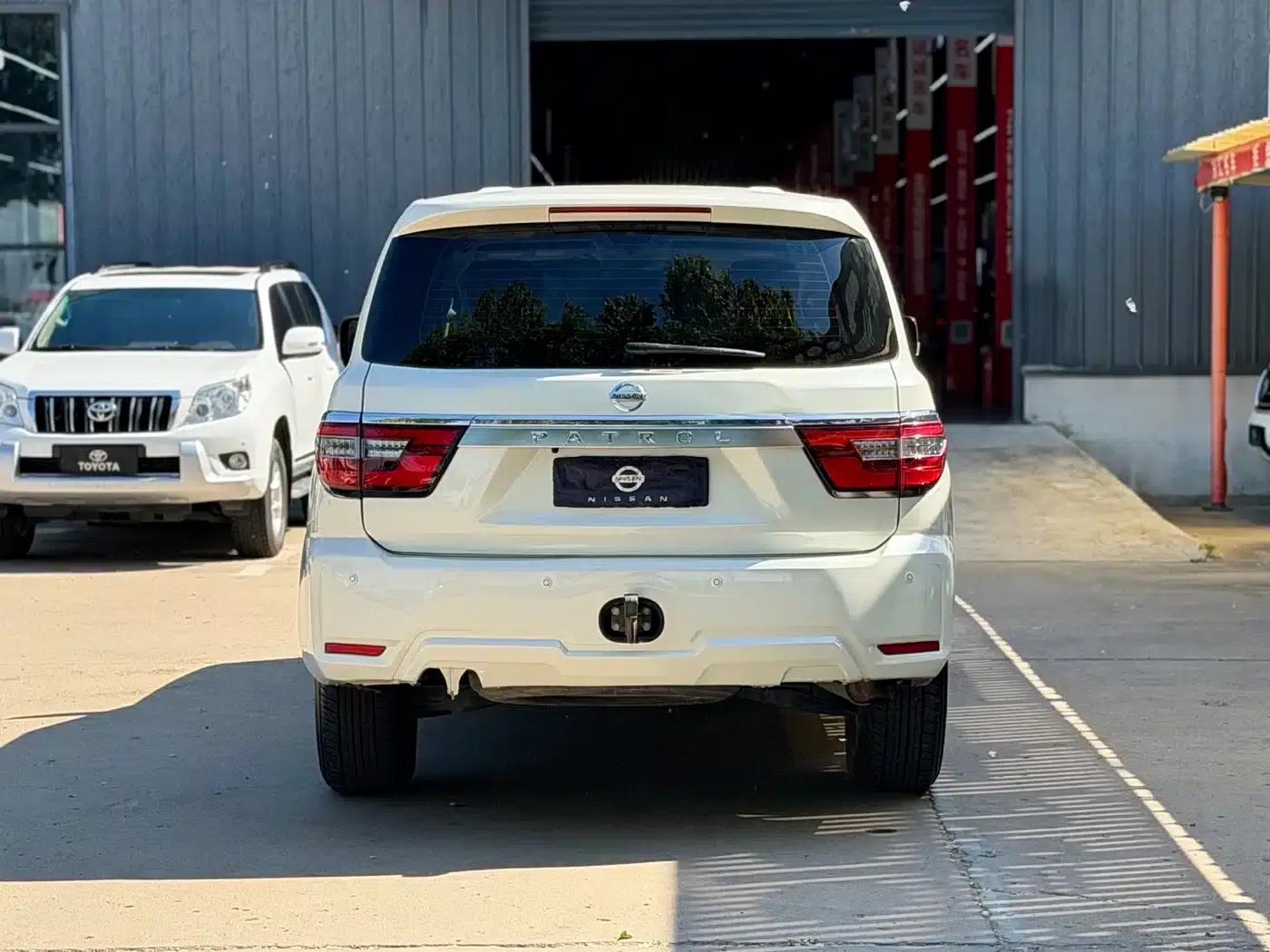 Nissan Patrol 2018 4.0L Platinum Edition — миниатюра 8