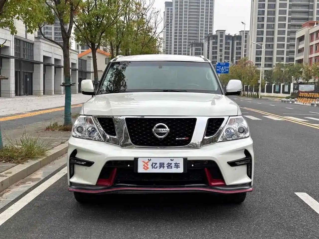 Nissan Patrol 2017 5.6L Standard Edition — миниатюра 2