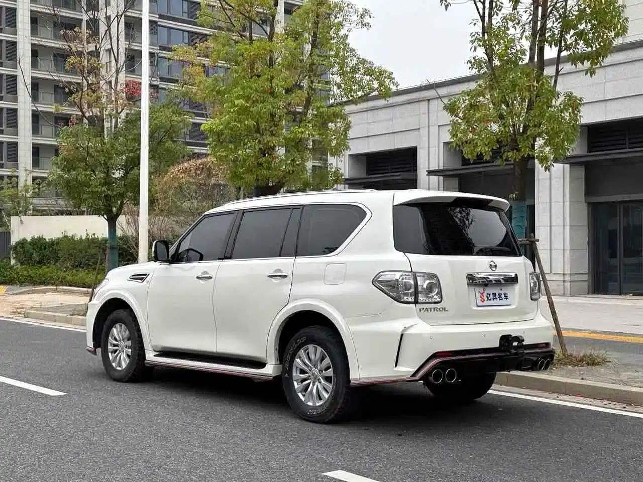 Nissan Patrol 2017 5.6L Standard Edition — миниатюра 4