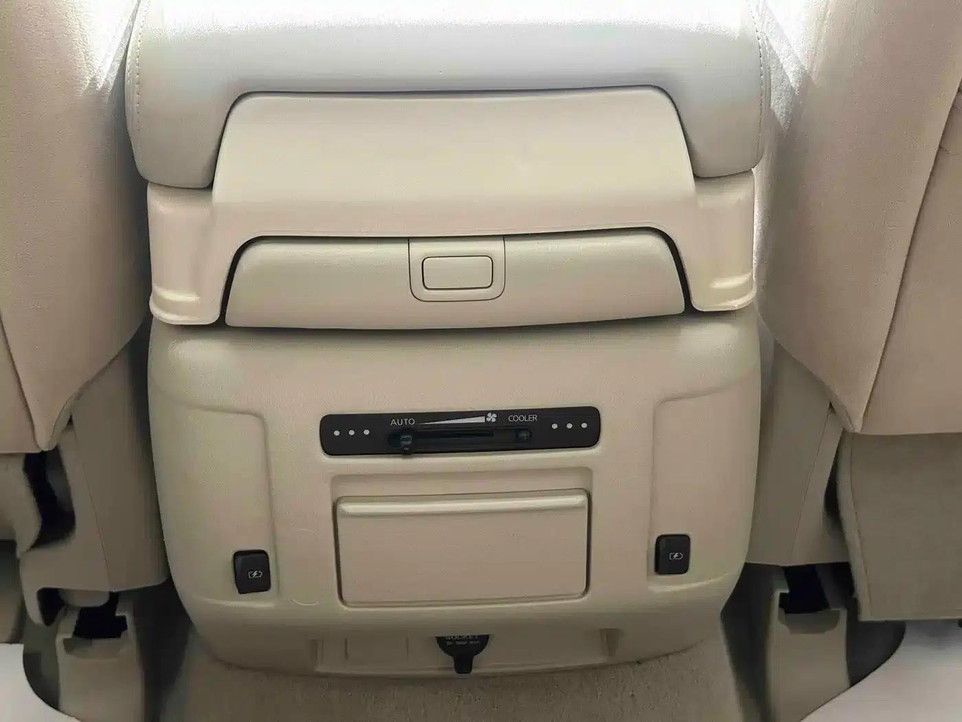 2017 Nissan Patrol 4.0L Middle East Edition — миниатюра 16