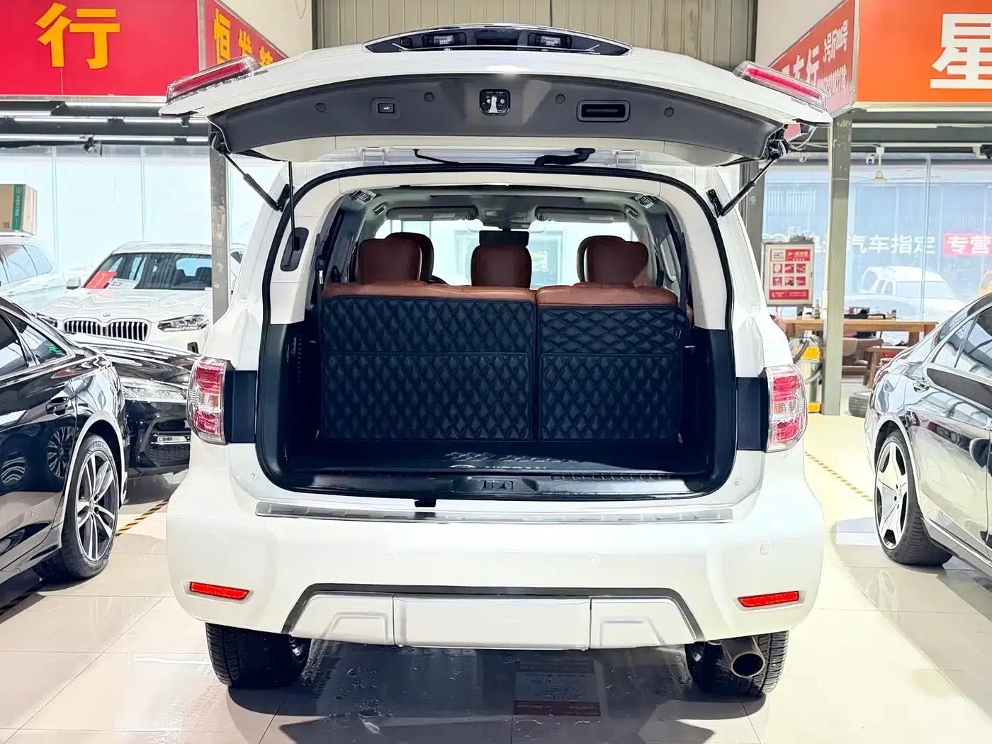 2018 Nissan Patrol 4.0L Middle East Edition — миниатюра 17