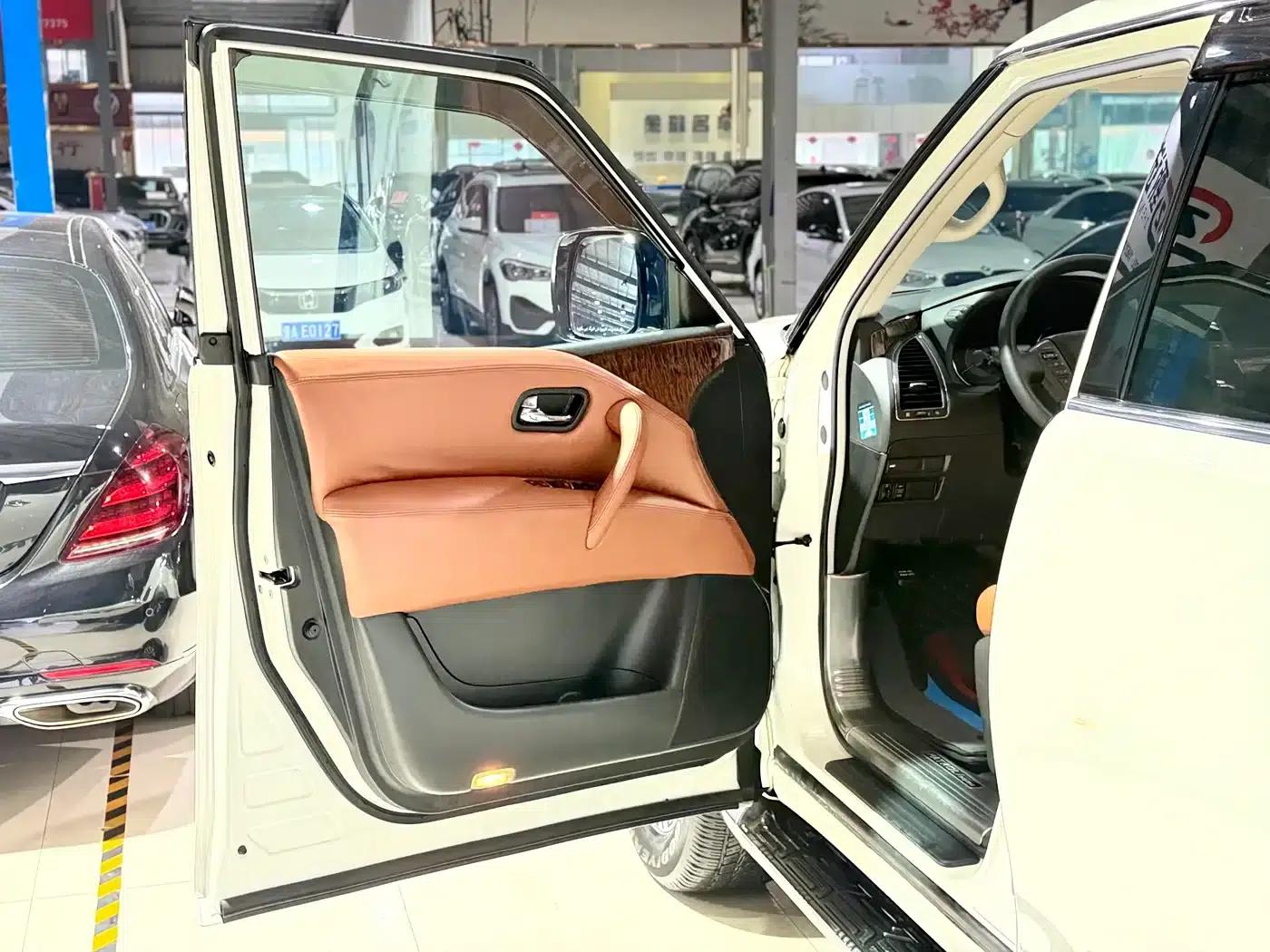 2018 Nissan Patrol 4.0L Middle East Edition — миниатюра 5