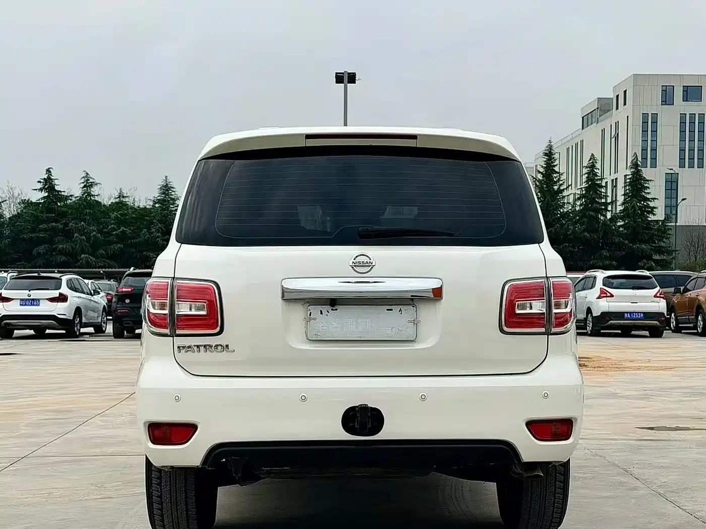 Nissan Patrol 2018 4.0L Leader Edition — миниатюра 8